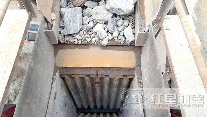 鄂式破碎機(jī)進(jìn)料口