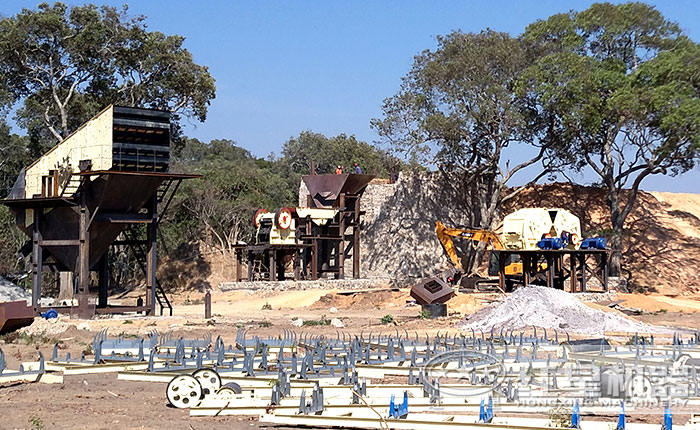 河卵石反擊式破碎機(jī)破碎機(jī)安裝現(xiàn)場 河卵石反擊式破碎機(jī)破碎機(jī)安裝現(xiàn)場