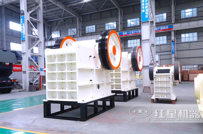 粗碎：鄂式破碎機