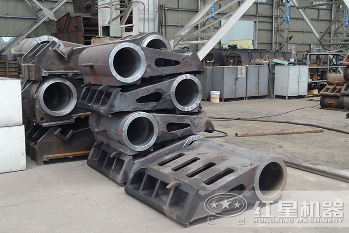 紅星機器大型鄂式破碎機配件區