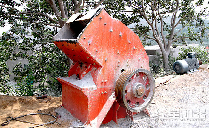 小型錘式石子破碎機現(xiàn)場
