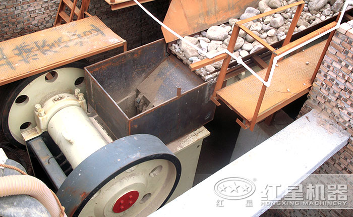 顎式破碎機(jī)進(jìn)料口 顎式破碎機(jī)進(jìn)料口