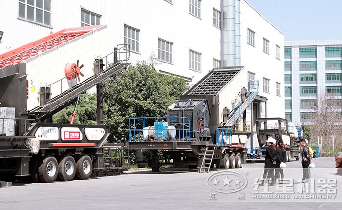 客戶參觀紅星可移動砸石機 客戶參觀紅星可移動砸石機