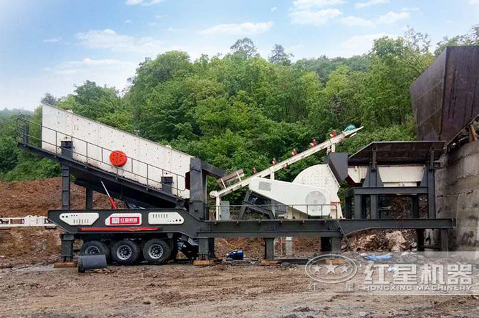 山東重錘式移動碎石篩分一體機生產(chǎn)現(xiàn)場 山東重錘式移動碎石篩分一體機生產(chǎn)現(xiàn)場