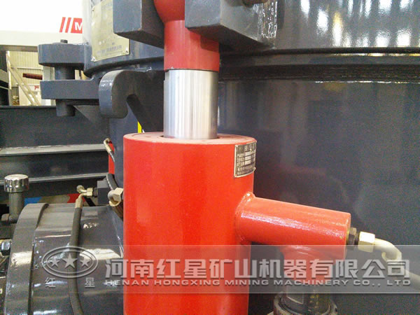 破碎機新型液壓控制系統