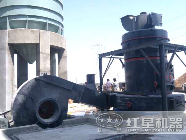 石墨礦磨粉工作現場