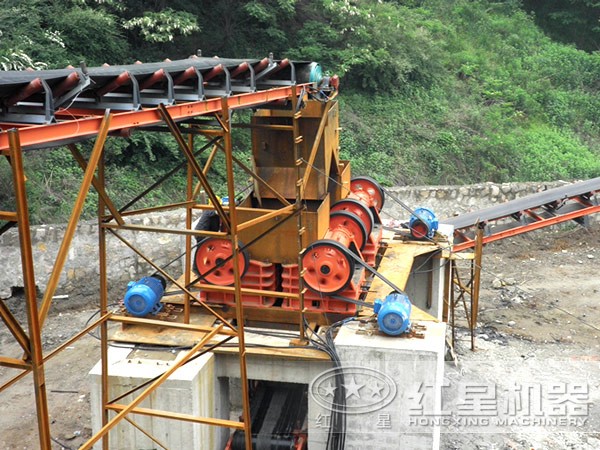 節(jié)能顎破機(jī)現(xiàn)場(chǎng)