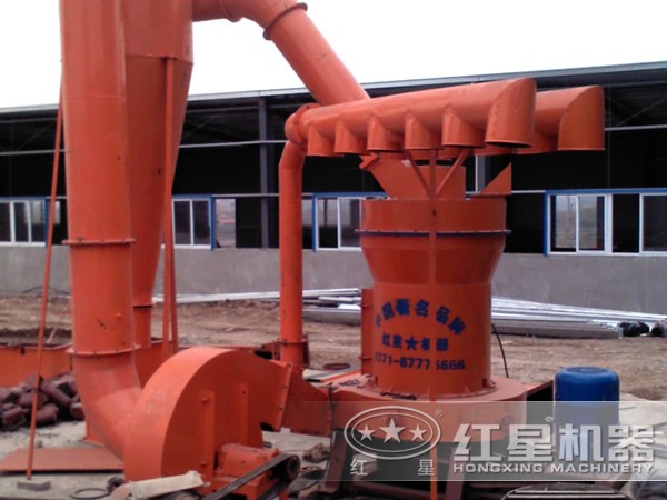 閃長巖磨粉機工作現場