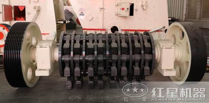 重錘式破碎機(jī)內(nèi)部轉(zhuǎn)子和錘頭 重錘式破碎機(jī)內(nèi)部轉(zhuǎn)子和錘頭